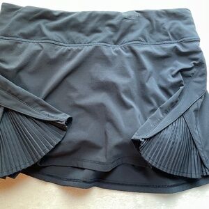 Lululemon Skirt size 6 - True Navy